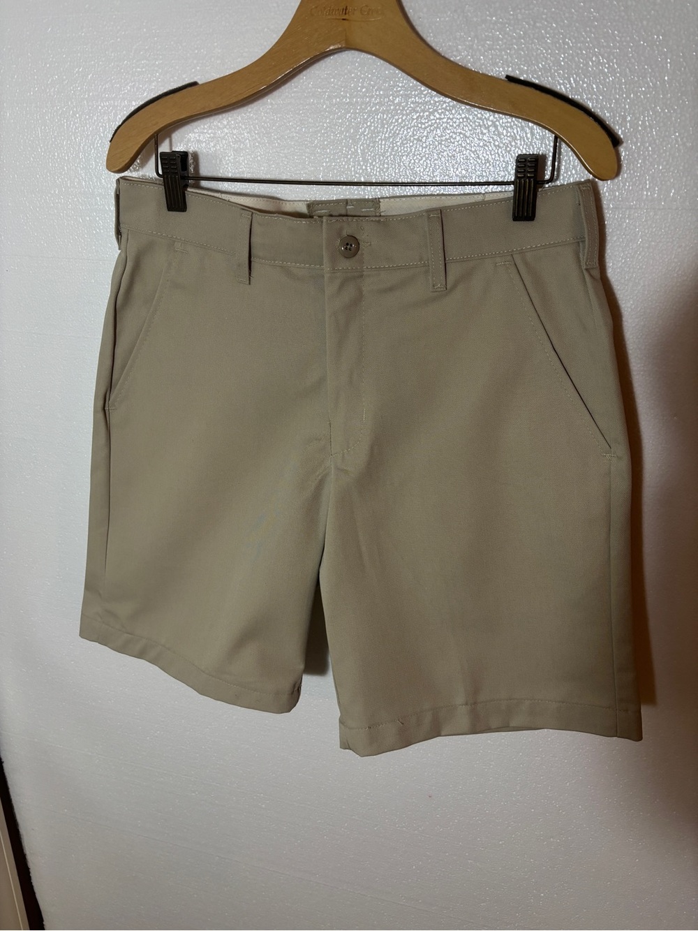 New with Tags Red Kap Brand Heavy Duty Mens work shorts Khaki Color Size 33